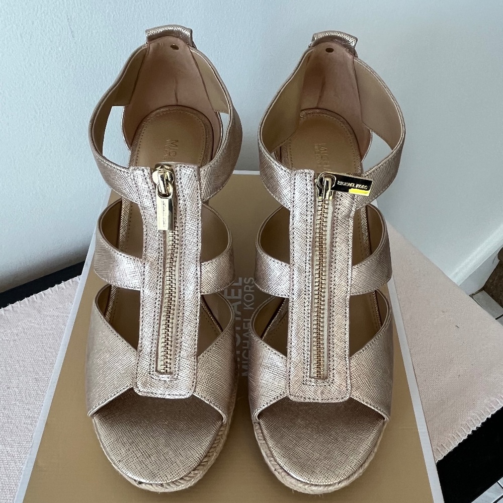 Brand New Michael Kors Gold Damita Wedge - Women's Size 9 - Picture 2 of 6